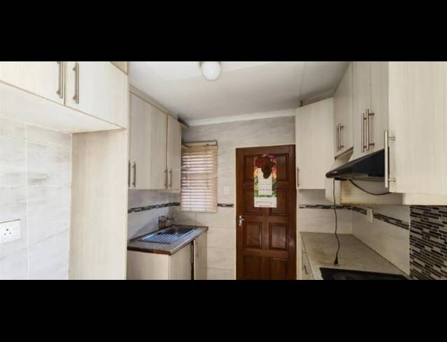 3 BEDROOM HOUSE FOR SALE IN WINDMILL PARK EXT